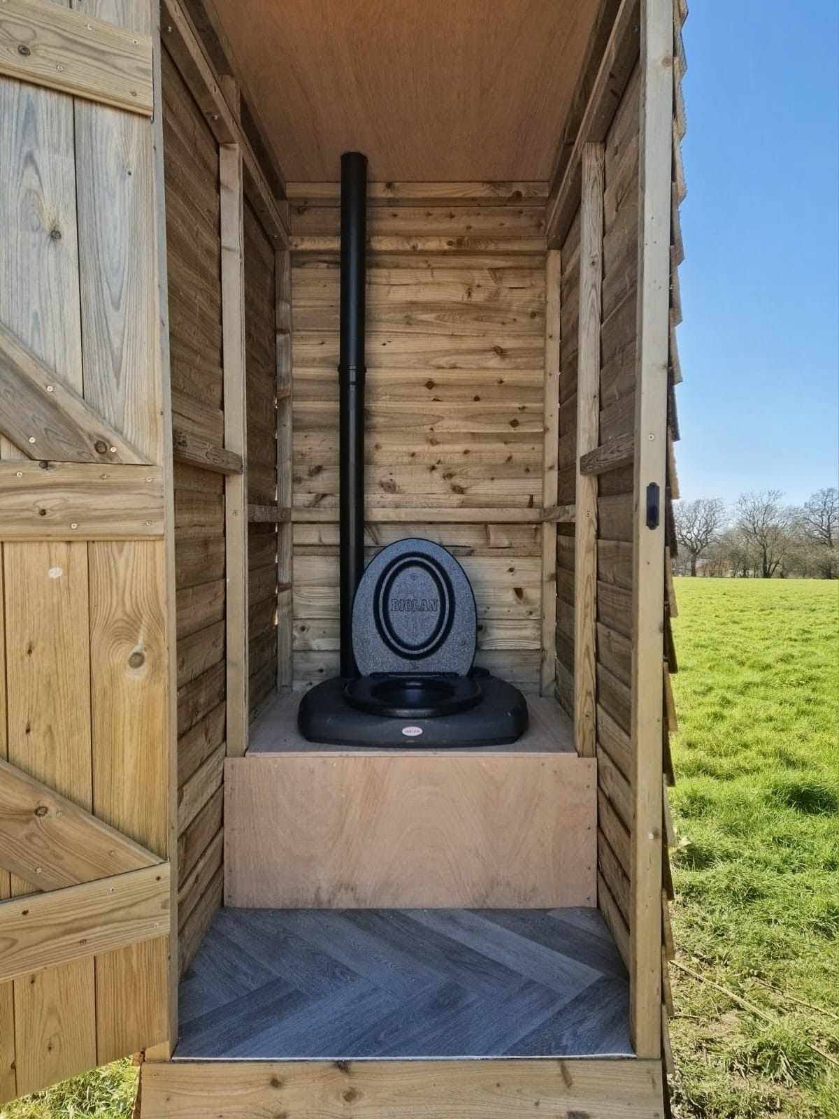 Combined Toilet and Composter - Image 2