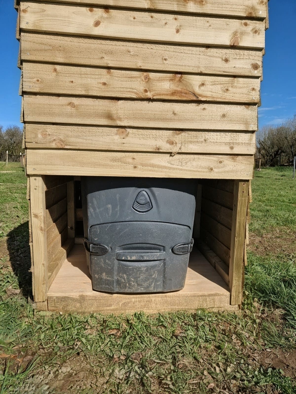 Combined Toilet and Composter - Image 6