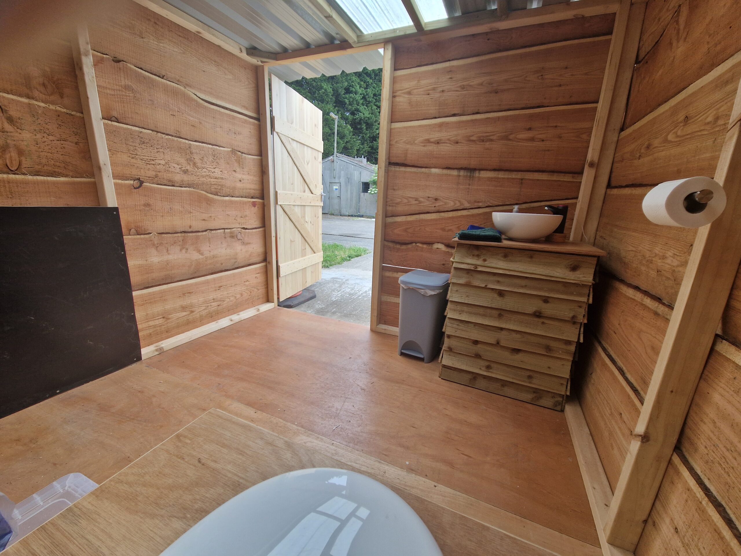 Extra Large Accessible Toilet Including a Sink & Urinal. - Image 10