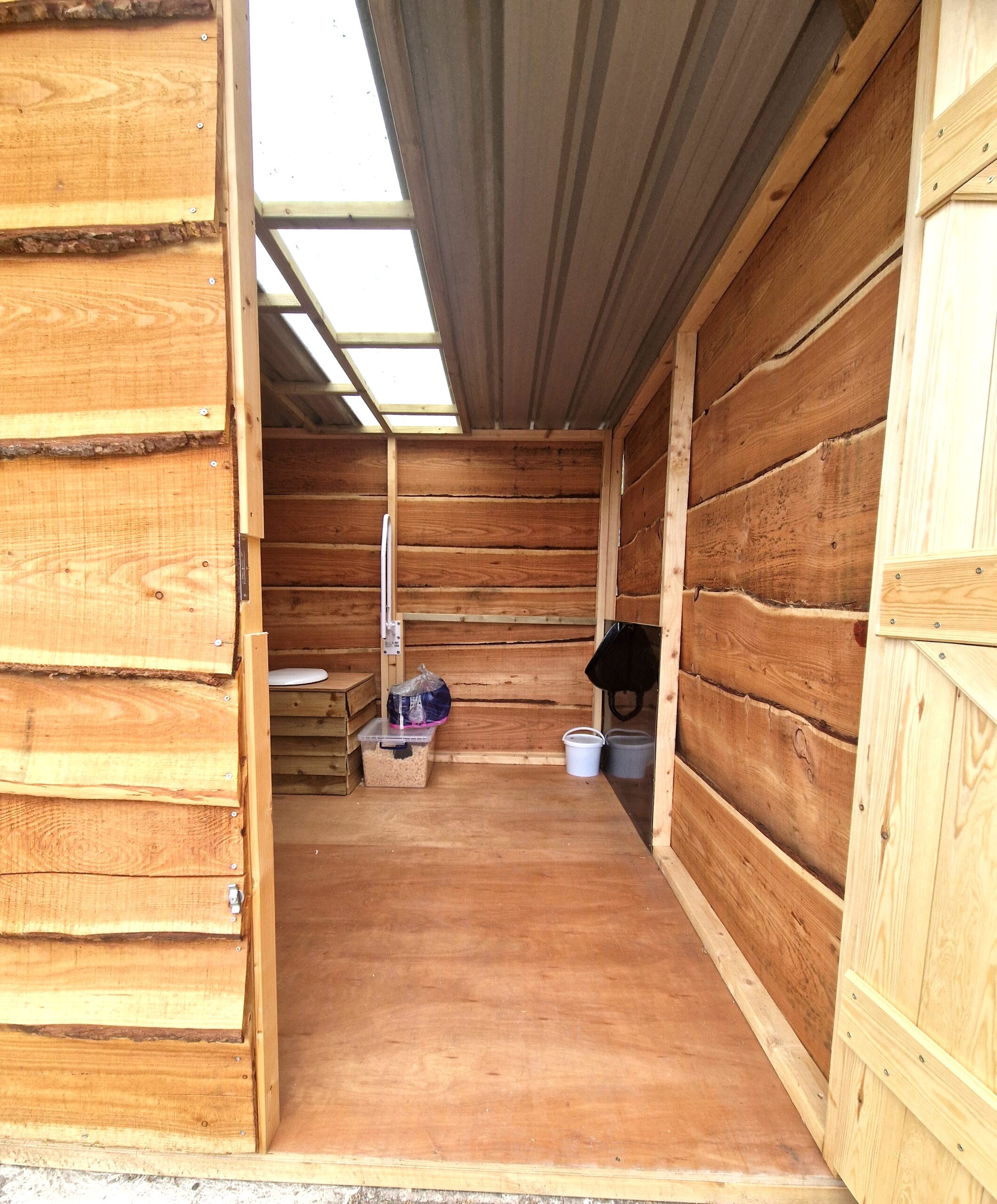 Extra Large Accessible Toilet Including a Sink & Urinal. - Image 7