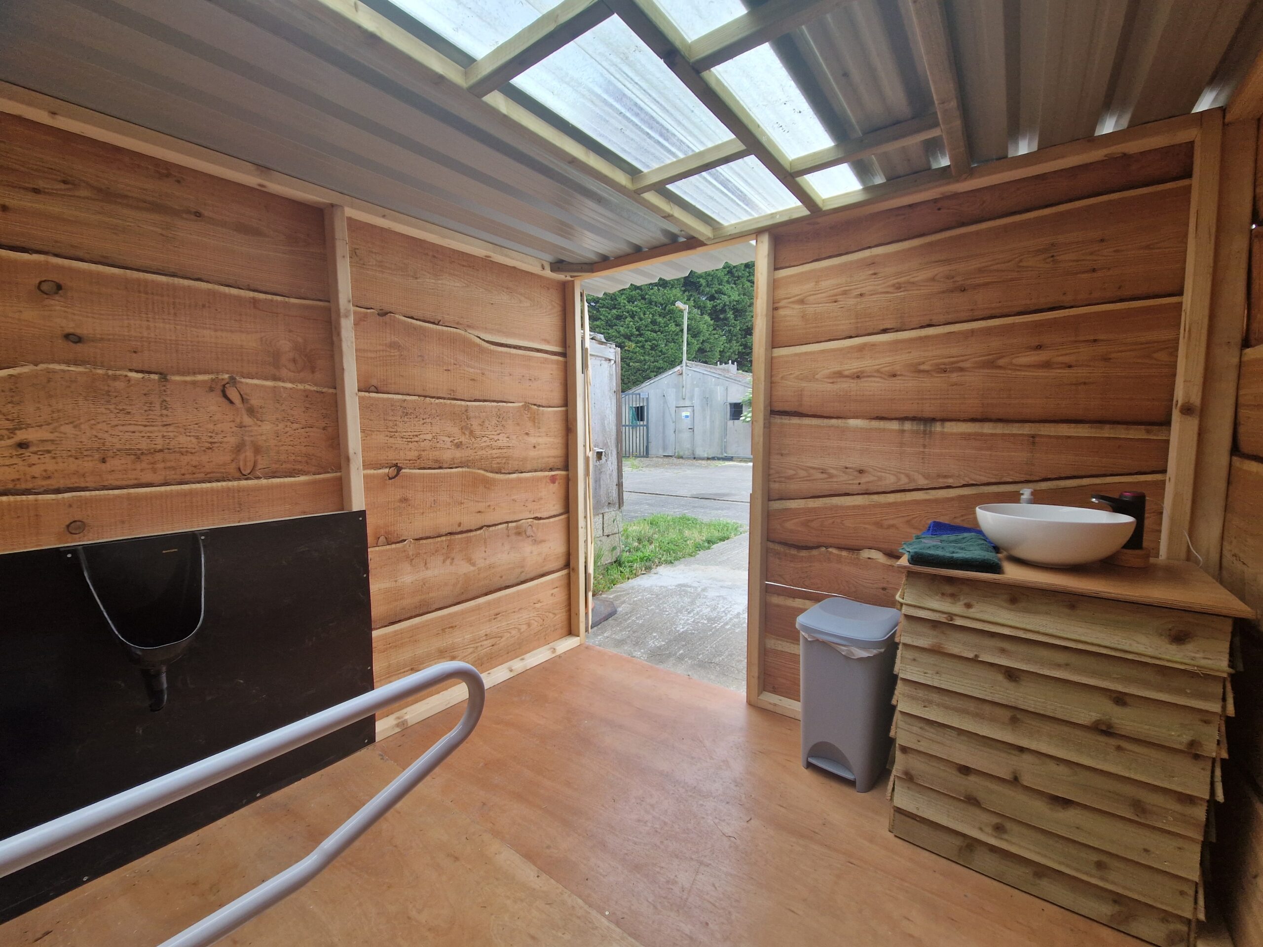 Extra Large Accessible Toilet Including a Sink & Urinal. - Image 9